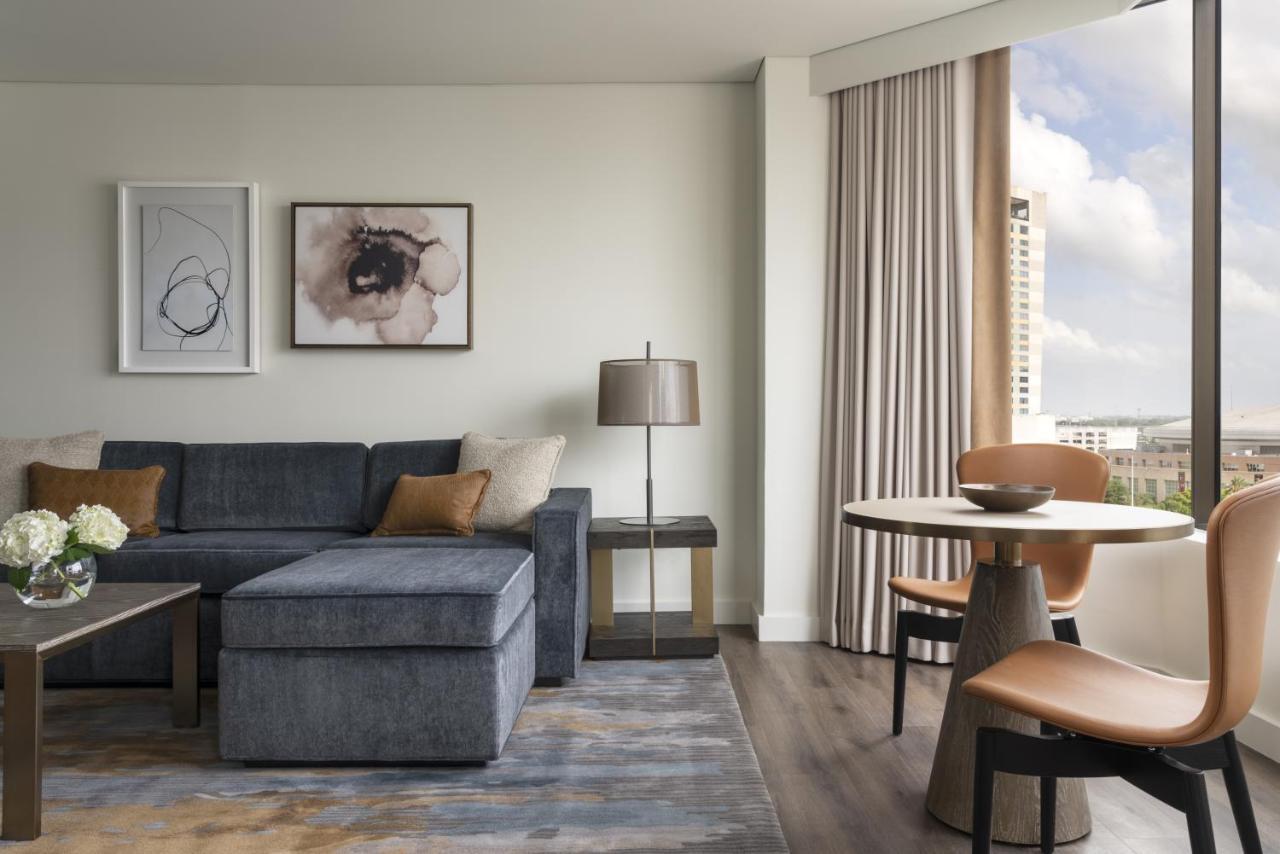Four Seasons Hotel Houston Bagian luar foto