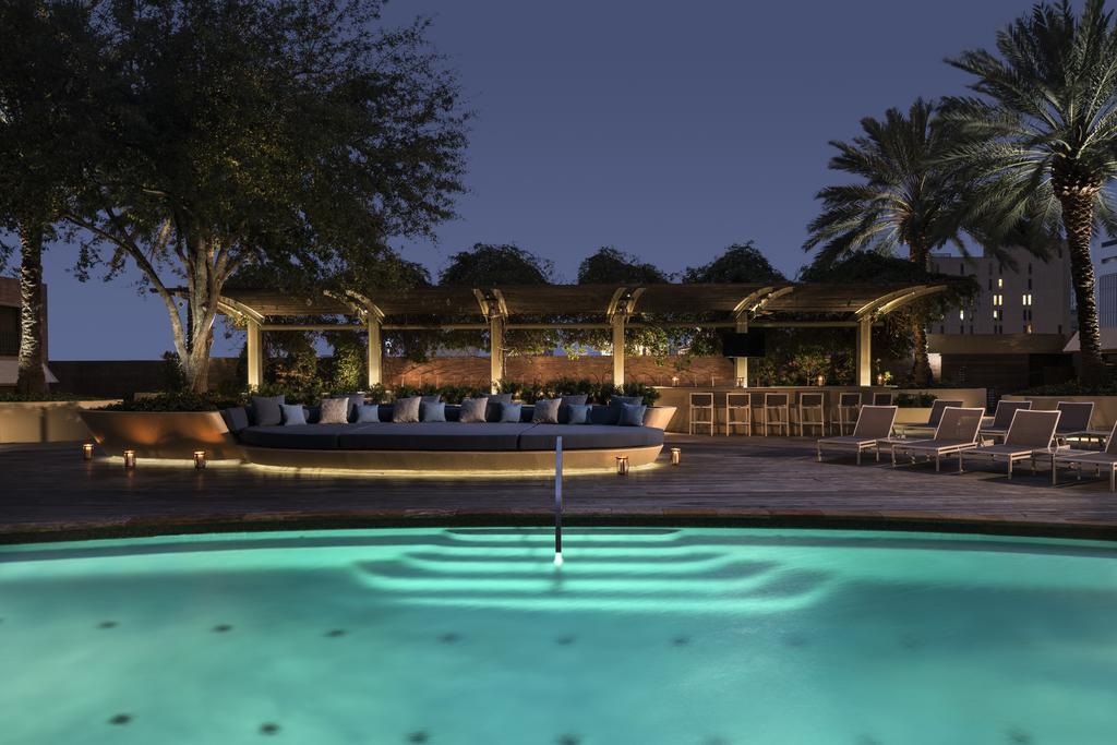 Four Seasons Hotel Houston Bagian luar foto